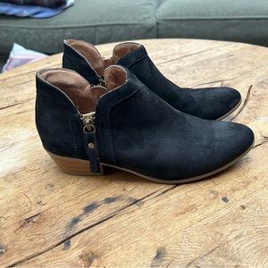 Black leather ankle high Just Fab boots